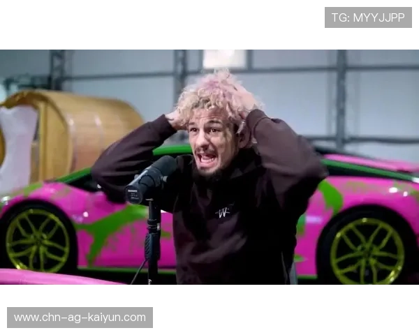 UFC血战震撼：断头台制服对手，求饶瞬间点燃赛场热血！